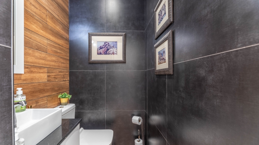 5 Bedroom Property for Sale in Parklands Western Cape